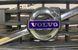 Решетка радиатора для Volvo S60 2010 года на фотографиях