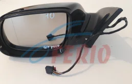 Стекла и зеркала для Audi Q7 2010 года на фотографиях