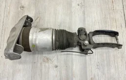 Пневмостойка передняя правая для Audi Q7 2008 года на фотографиях