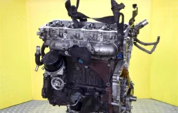 Двигатель без навесного для Nissan Navara 2013 года на фотографиях