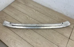 Усилитель бампера передний верхний для Audi Q7 на фотографиях