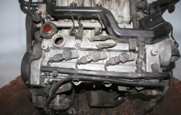 Двигатель без навесного для Kia Carnival 2007 года на фотографиях