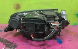 Фара ксенон левая для Volkswagen Touareg 2003 года на фотографиях