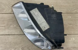 Фары для Volkswagen Touareg 2002 года на фотографиях