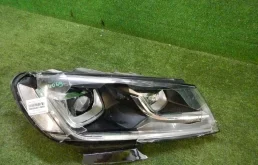 Фары для Volkswagen Touareg 2015 года на фотографиях