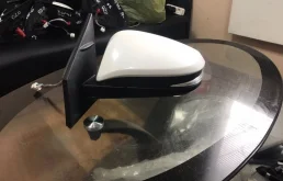 Зеркало боковое левое для Toyota RAV4 2018 года на фотографиях