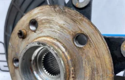 Кулак поворотный правый для Mercedes-Benz M class 2001 года на фотографиях