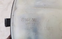 Расширительный бачок радиатора для Mercedes-Benz GL class 2006 года на фотографиях