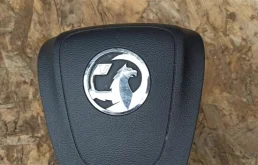 Подушка безопасности водителя для Opel Astra 2015 года на фотографиях