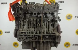 Двигатель без навесного для Volvo C30 2006 года на фотографиях