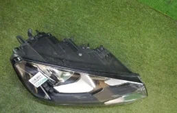 Фары для Volkswagen Touareg 2014 года на фотографиях