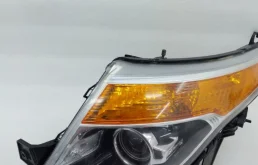 Фара левая для Ford Explorer 2013 года на фотографиях