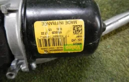 Трапеция стеклоочистителей для Renault Logan 2015 года на фотографиях