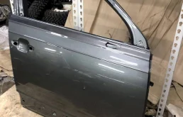 Двери для Audi Q7 2015 года на фотографиях