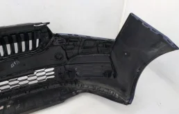 Решетка переднего бампера правая нижняя для Skoda Rapid 2020 года на фотографиях