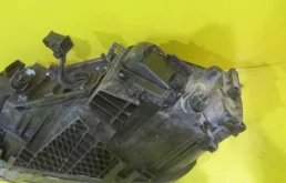 Фара правая для Audi Q7 2015 года на фотографиях