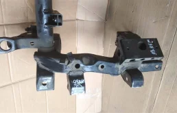 Подрамник двигателя для Mitsubishi Pajero 2007 года на фотографиях