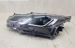 Фары для Toyota Corolla 2023 года на фотографиях