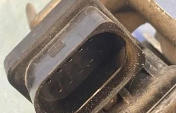 Блок клапанов пневмоподвески для Audi Q7 2008 года на фотографиях