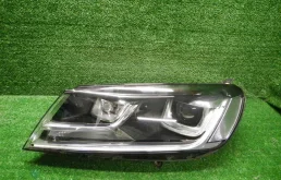 Фары для Volkswagen Touareg 2014 года на фотографиях