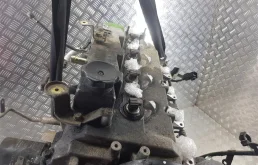 Двигатель без навесного для Mitsubishi L200 2009 года на фотографиях