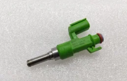 Форсунка топливная для Toyota RAV4 на фотографиях