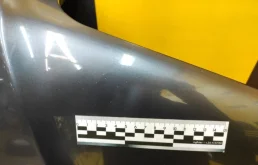 Капот для BMW 7er 2001 года на фотографиях