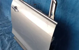 Дверь передняя правая для Mazda CX 7 2006 года на фотографиях