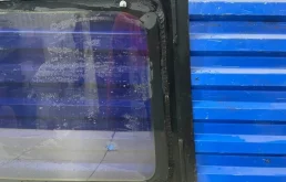 Стекла и зеркала для Kia Carnival на фотографиях