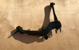 Рычаг задний левый нижний для Toyota Avensis 2003 года на фотографиях