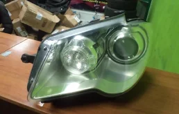 Фары для Volkswagen Touran 2008 года на фотографиях