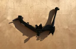 Рычаг задний левый нижний для Toyota Avensis 2003 года на фотографиях