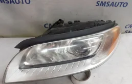 Фары для Volvo XC70 2010 года на фотографиях