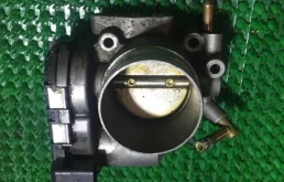 Блок дроссельной заслонки для Audi A4 2004 года на фотографиях