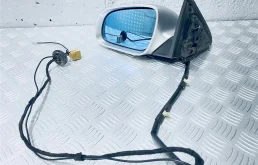 Стекла и зеркала для Audi A8 на фотографиях