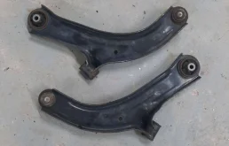 Рычаг передний левый нижний для Nissan Tiida на фотографиях