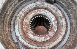 Кулак поворотный правый для Mercedes-Benz M class 2013 года на фотографиях