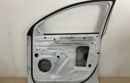 Дверь передняя правая для Audi Q7 2009 года на фотографиях