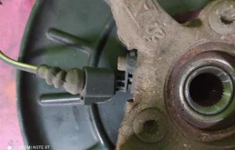 Кулак поворотный правый для Volkswagen Jetta на фотографиях