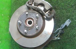 Усилитель переднего бампера для Toyota Corolla 2012 года на фотографиях