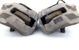 Скоба суппорта передняя для Audi A8 на фотографиях