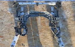 Подрамник двигателя для BMW 5er 2011 года на фотографиях