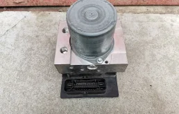 Блок ABS для Mercedes-Benz E class 2015 года на фотографиях