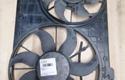 Вентилятор радиатора охлаждения ДВС для Volkswagen Golf 2012 года на фотографиях