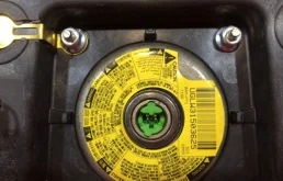 Подушка безопасности водителя для Opel Astra 2015 года на фотографиях