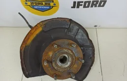 Кулак поворотный правый для Mitsubishi Pajero на фотографиях