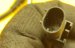 Датчик ABS передний правый для Mercedes-Benz E class на фотографиях