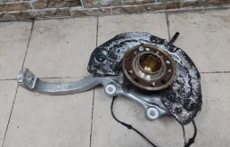 Кулак поворотный правый для Mercedes-Benz E class на фотографиях