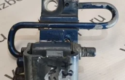 Петля двери задняя левая нижняя для Audi Q7 на фотографиях