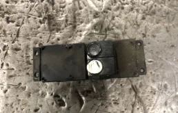 Блок управления стеклоподъемниками для Hyundai Solaris 2011 года на фотографиях